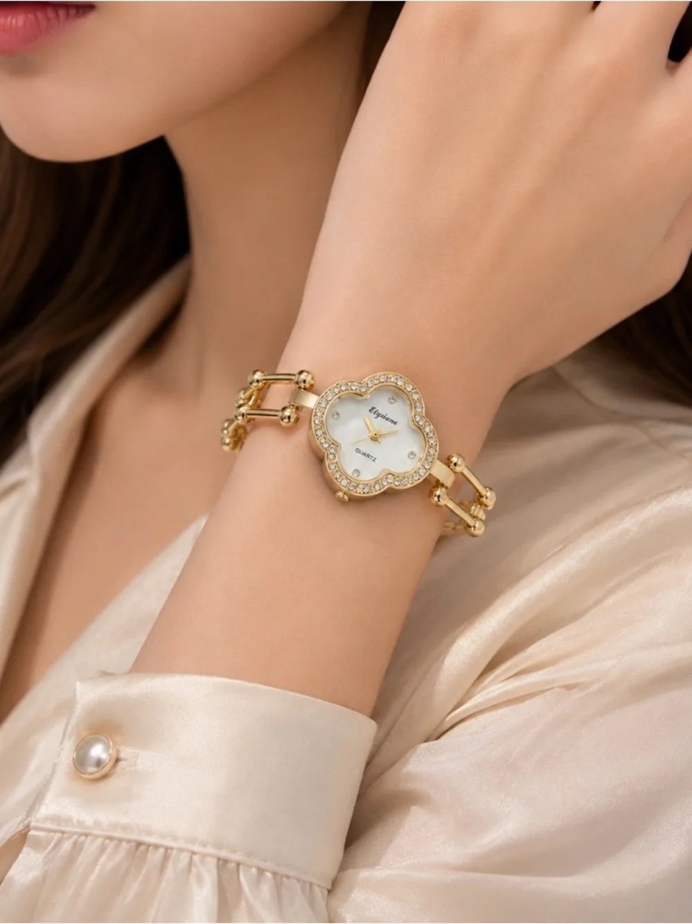 Luxe Golden Bloom Floral Bracelet Watch